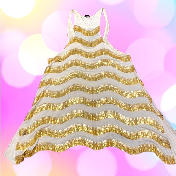 Bebe stylin tank top-bundle and save big! Colour not so gold in real life. - Picture 2 of 5